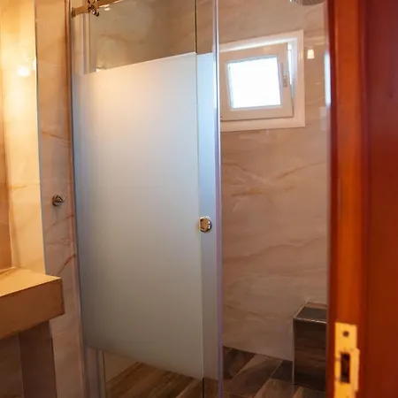 Alexandros Aparthotel