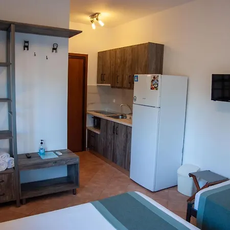 Alexandros Aparthotel