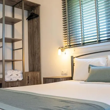 Alexandros Aparthotel