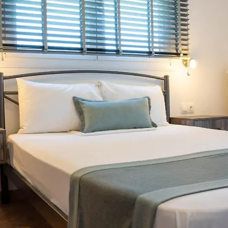 Aparthotel Alexandros 3*
