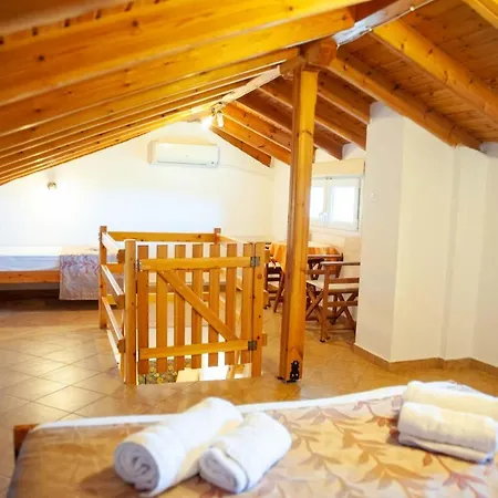 Hotel de apartamente Alexandros 3*