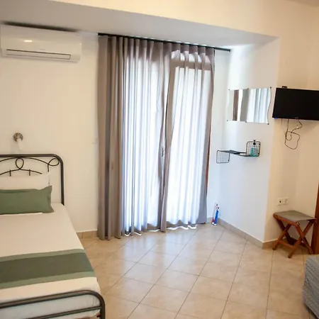 Alexandros Aparthotel