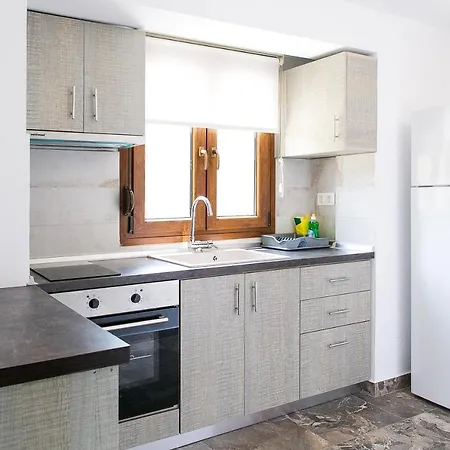 Alexandros Aparthotel 3*