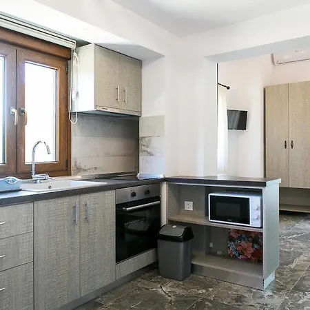 Alexandros Aparthotel